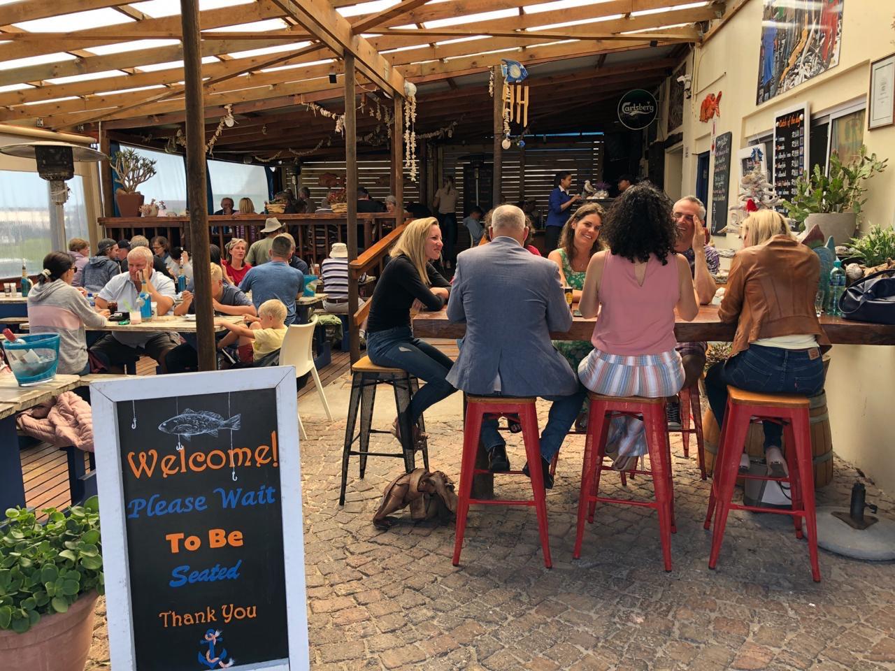 KabelJoe's seafood restaurant guests 